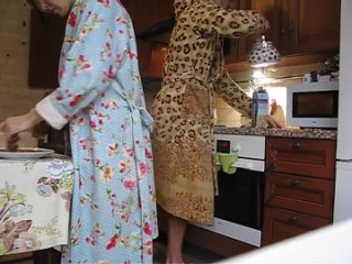 fucking my girlfriend in the kitchen while she prepares us breakfast